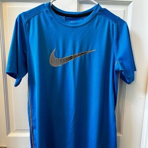 Nike Boys dry-fit XL shirt